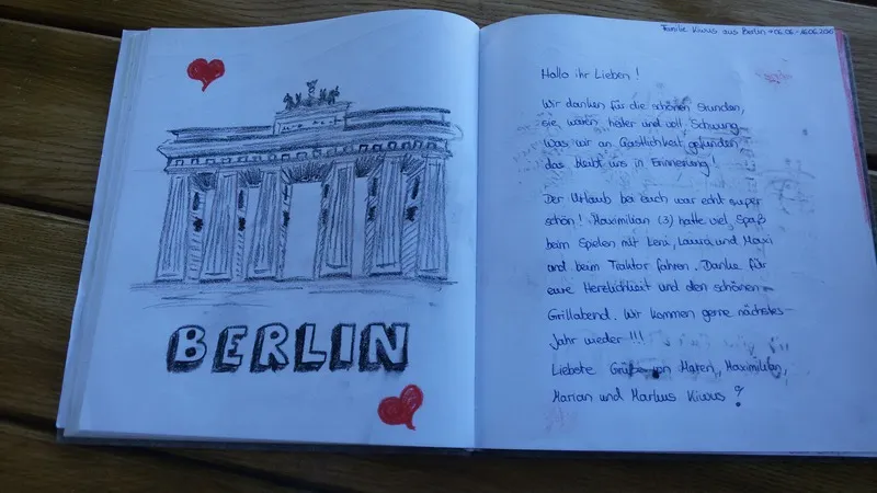 S Voit Erlebnisbauernhof, Gästebuch, Zeichnung von Berliner Turm und Herz mit Brief
