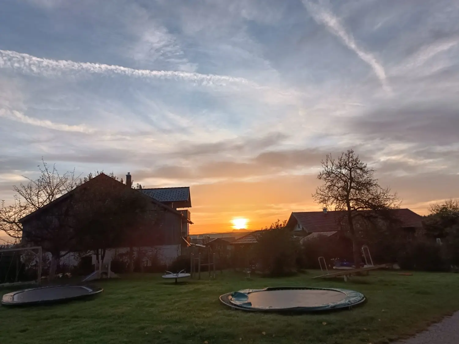 S Voit Erlebnisbauernhof, Sonnenuntergang auf dem Bauernhof